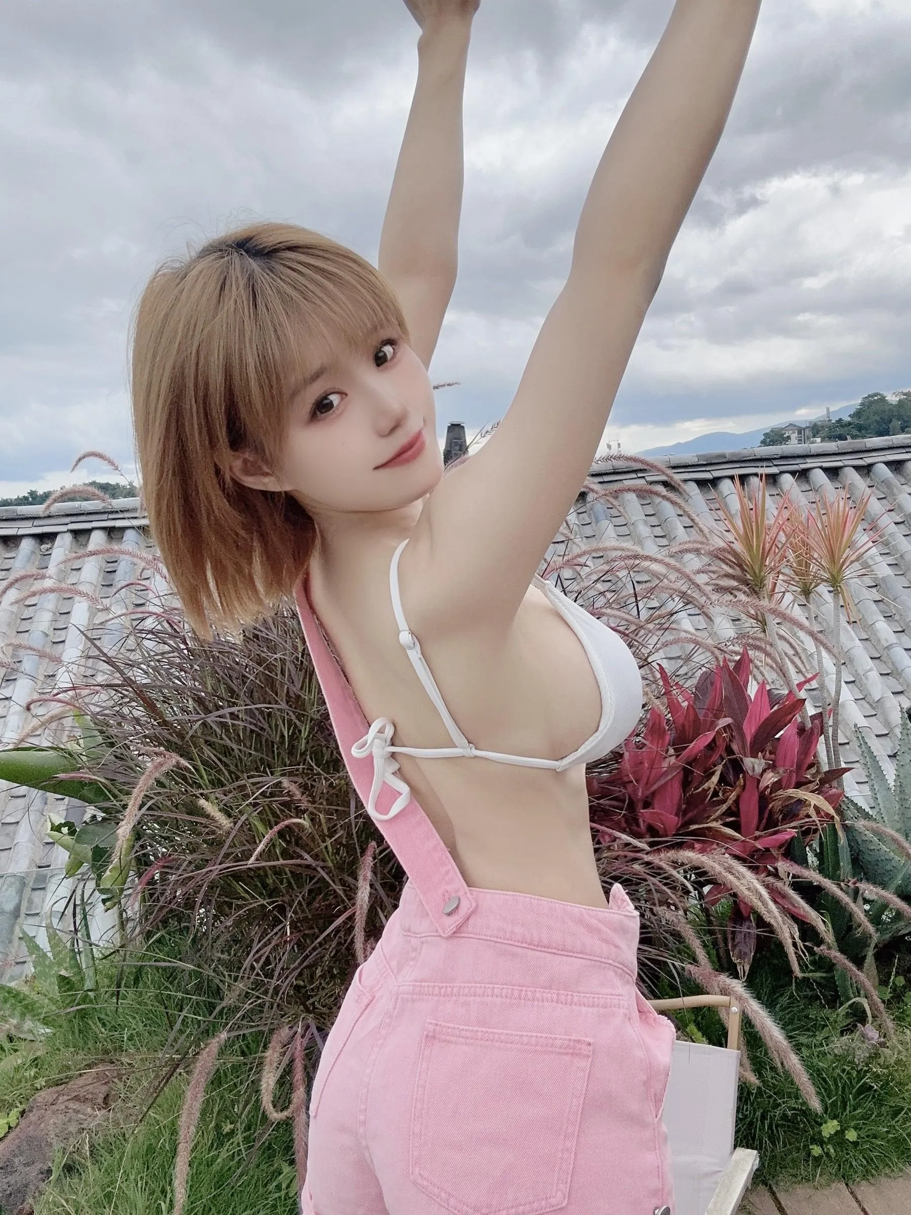 小仓千代w – NO.52 2023年08月会员合集-粉色背带裤part2 30082023 [17P]插图2